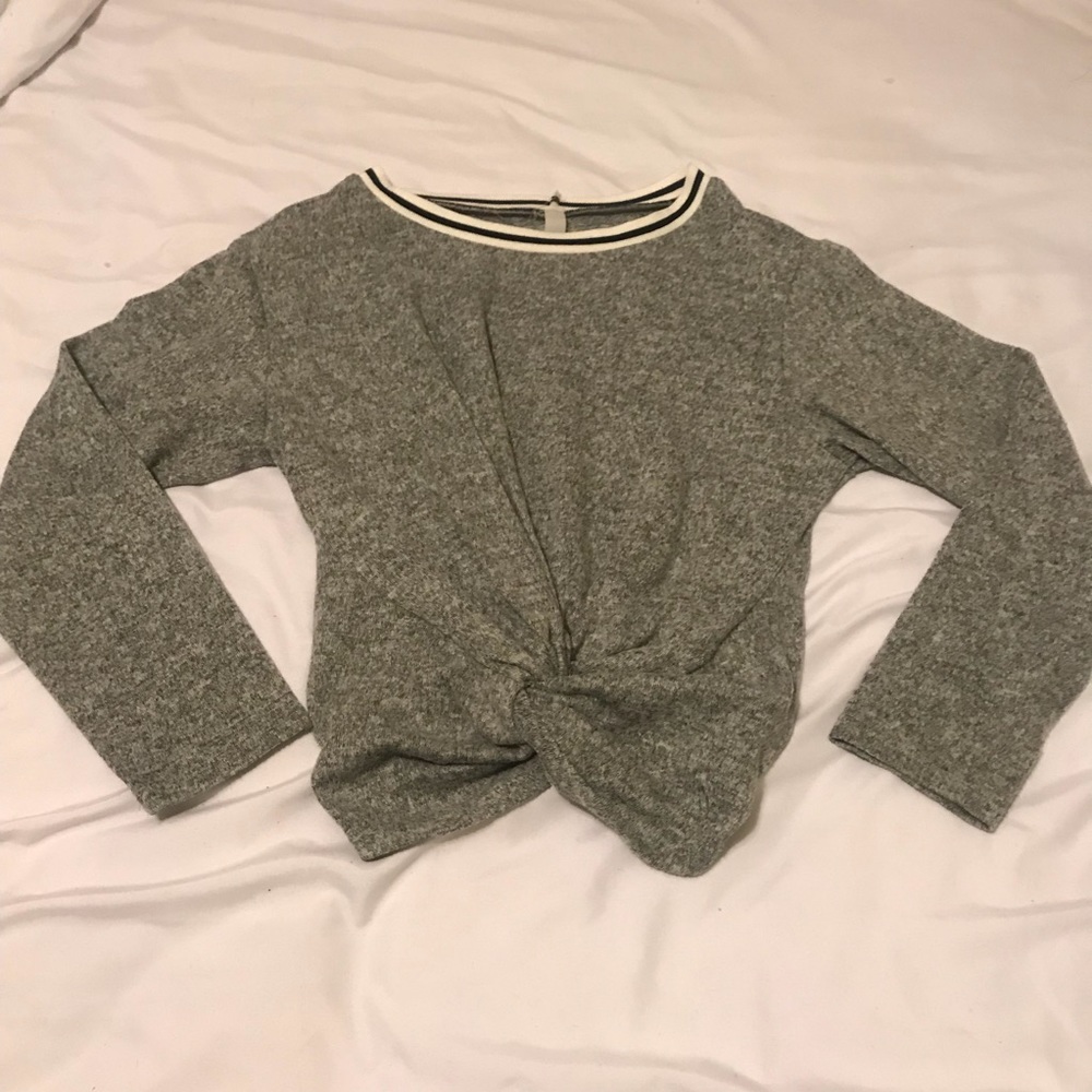 Twist front cropped sweater